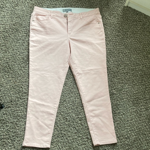 Pink capris - Picture 1 of 5